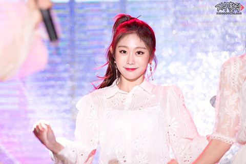 [러블리즈] 보고서를 다 쓰고 먹는 호두과자는 꿀맛이라서 지수 | 인스티즈