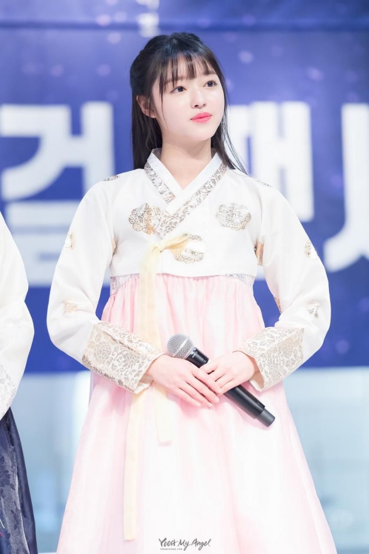 팬싸에서 한복입은 유아.jpg (오마이걸) | 인스티즈