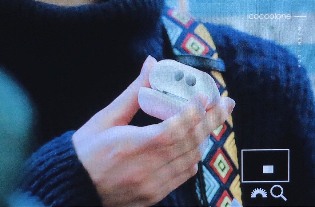 출국하는데 에어팟 케이스만 들고온 아이돌 ㅋㅋㅋㅋㅋ.jpg | 인스티즈