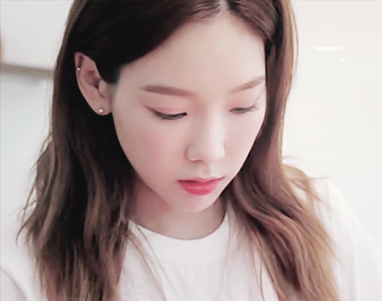 베이킹에 집중하는 태연.gif | 인스티즈