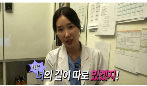 쿨내 진동하는 50대 동안 여의사..그리고 딸.jpg | 인스티즈