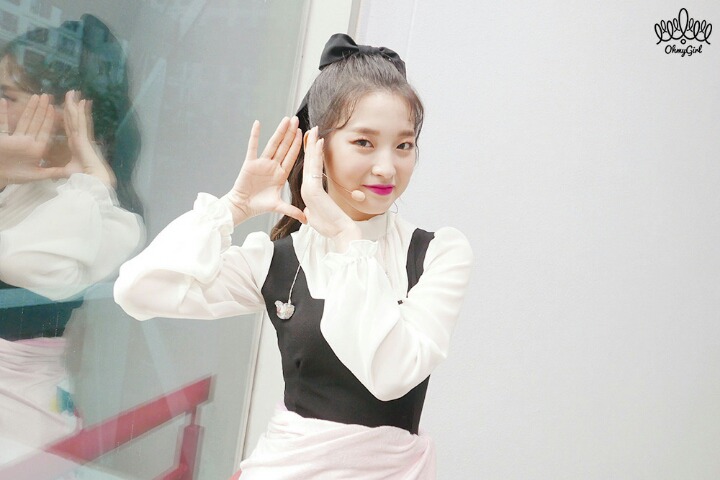 오마이걸 불꽃놀이 비하인드 사진 | 인스티즈