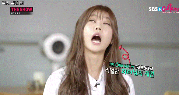 유라 자는 모습 따라하는 혜리.gif | 인스티즈