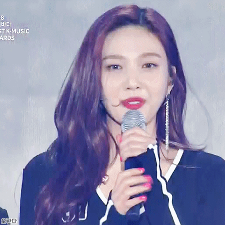 180830 소리바다어워즈 수상소감 조이 3장(무대짤X).gif | 인스티즈