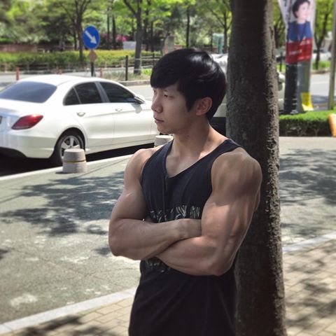 맨몸 운동 유투버.gif | 인스티즈