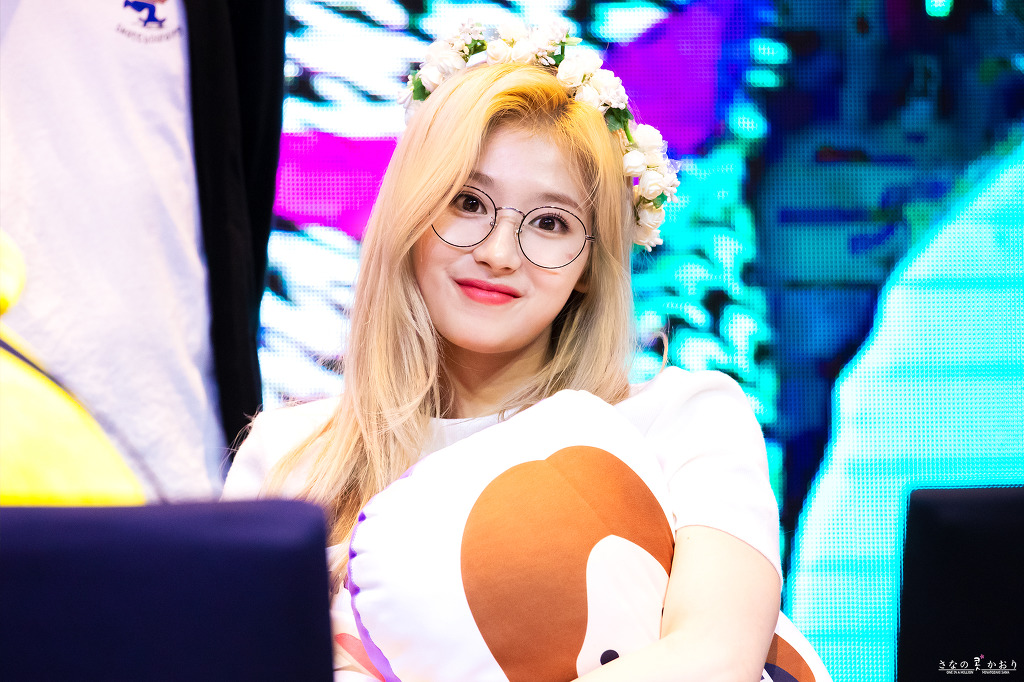 오늘이 생일인 트와이스 사나.jpgif (335장) | 인스티즈