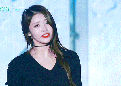 팬들에게 아직도 최고로 뽑히는 4년전 러블리즈 미주의 무대.jpgif | 인스티즈